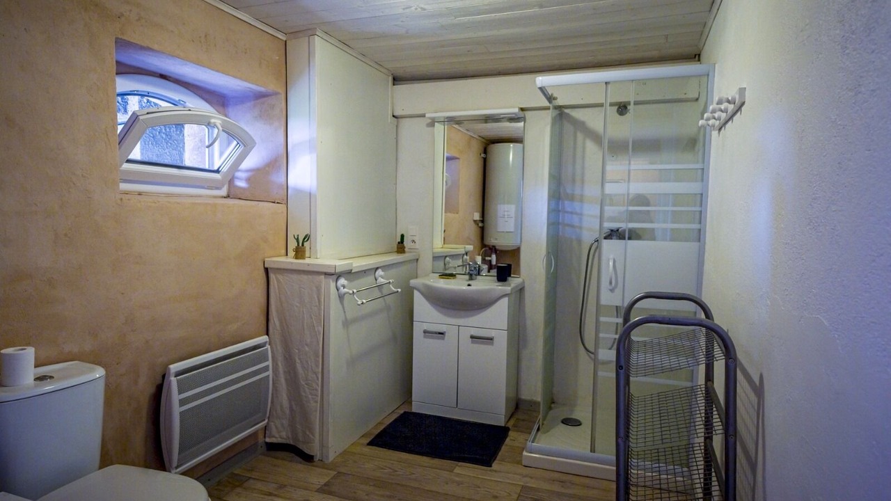 Photo of Others in Le Poet