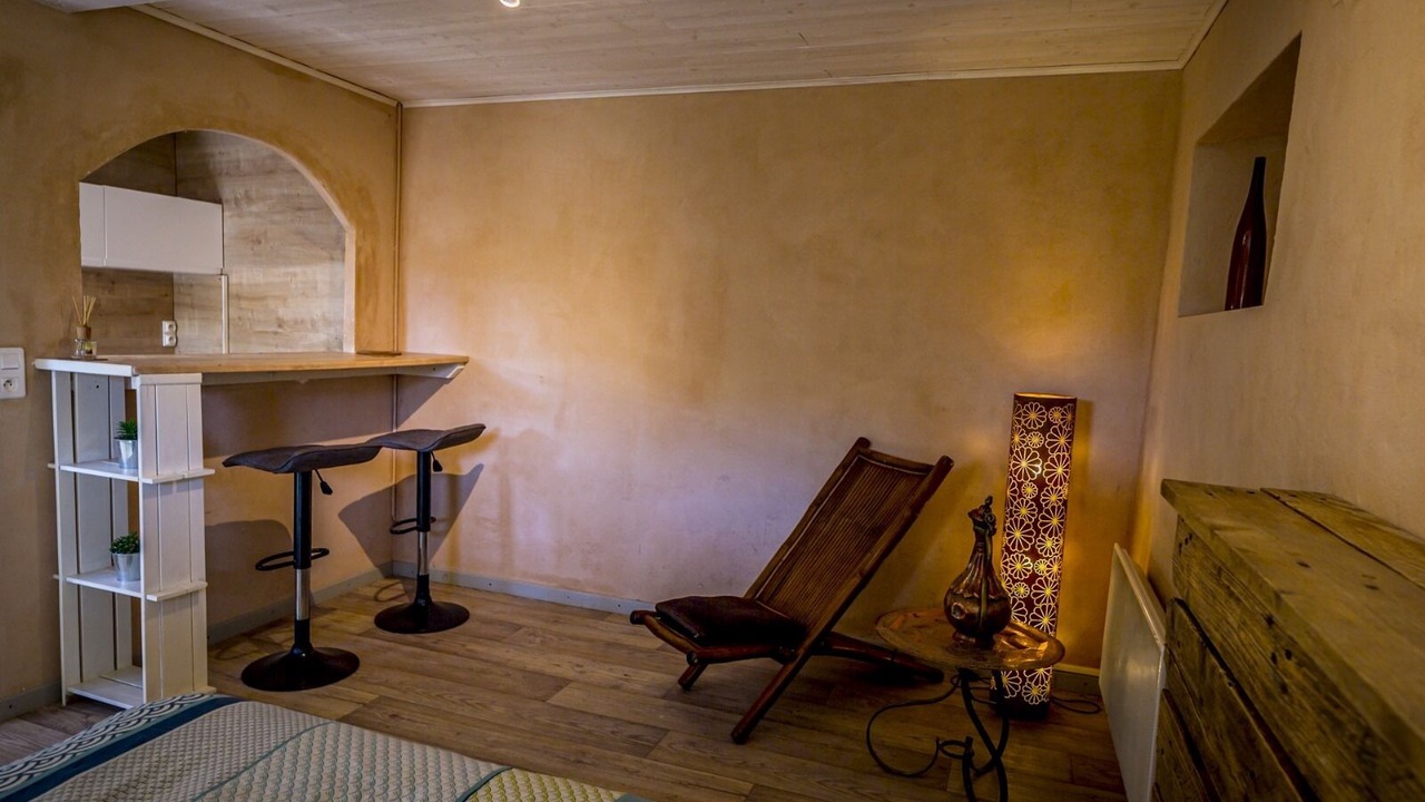 Photo of Others in Le Poet