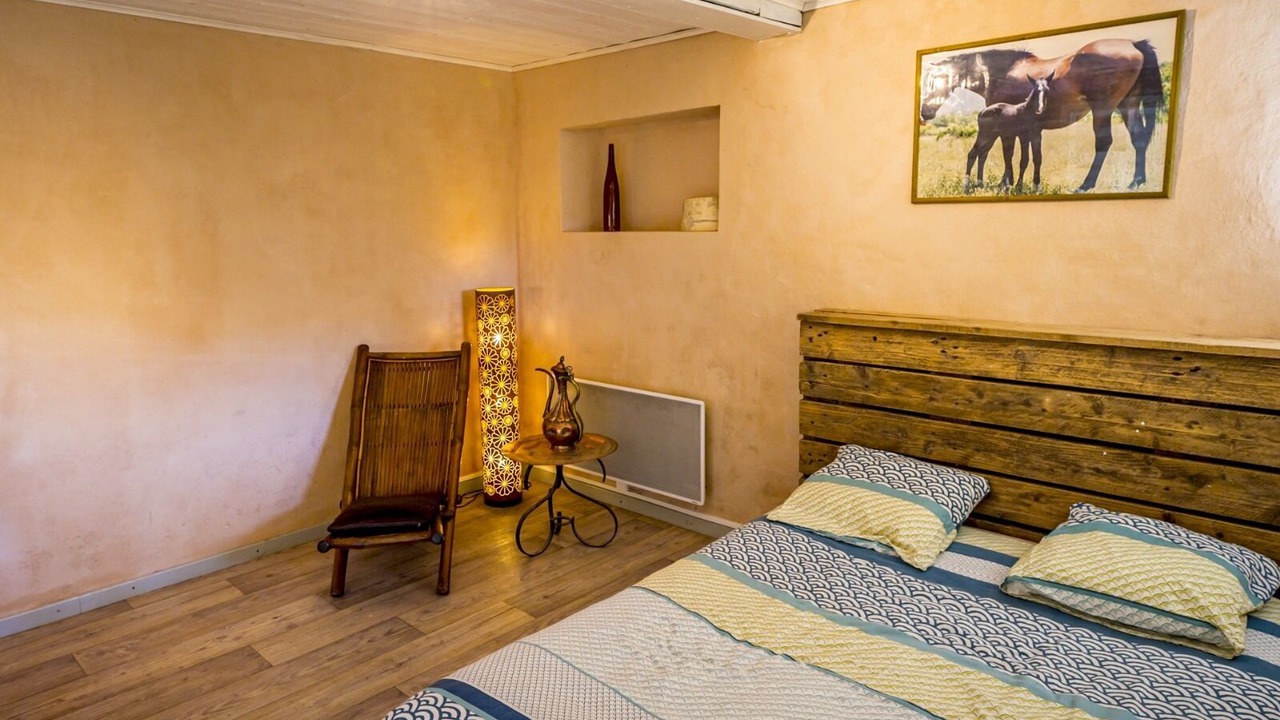 Photo of Others in Le Poet