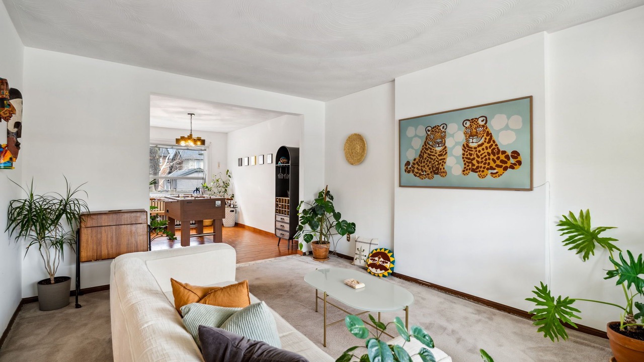 Photo of Livingroom in Oakwood Village