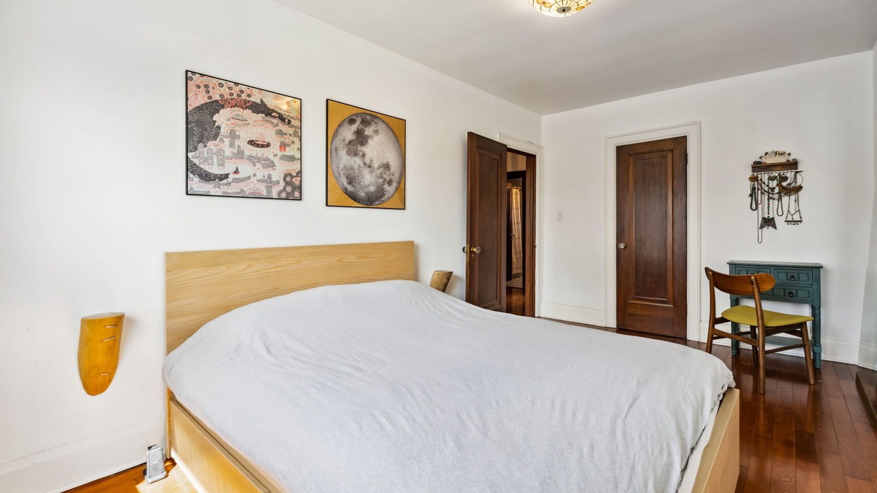 Photo of Bedroom in Oakwood Village