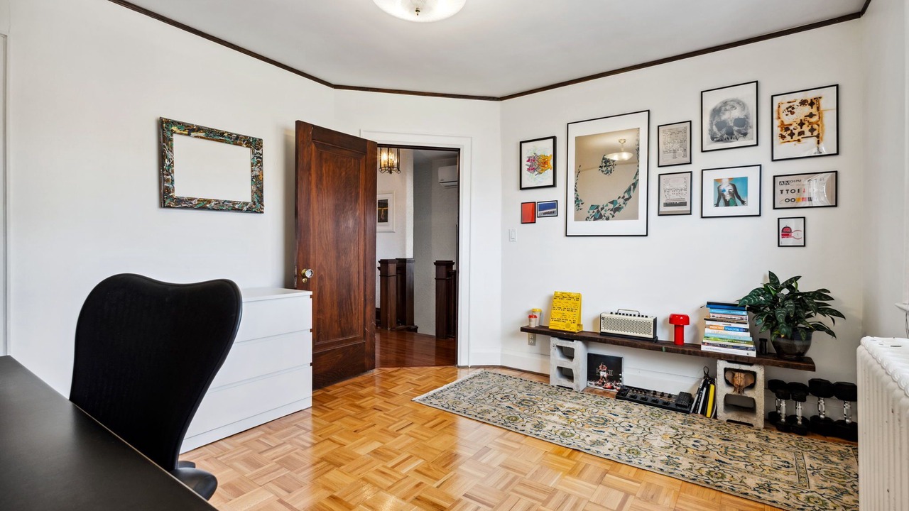 Photo of Livingroom in Oakwood Village