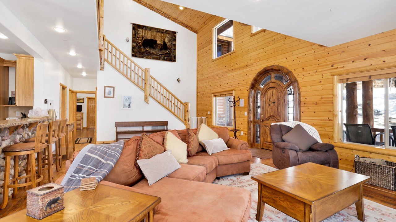 Photo of Livingroom in Fawnskin