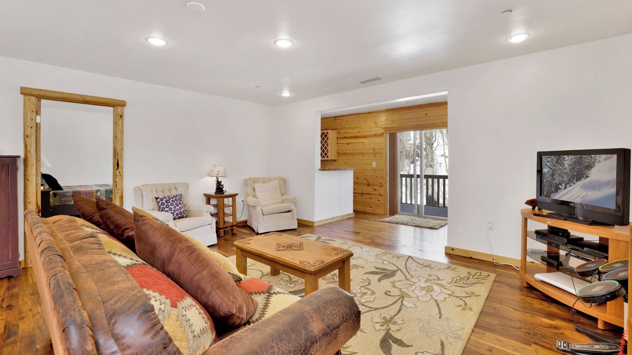 Photo of Livingroom in Fawnskin