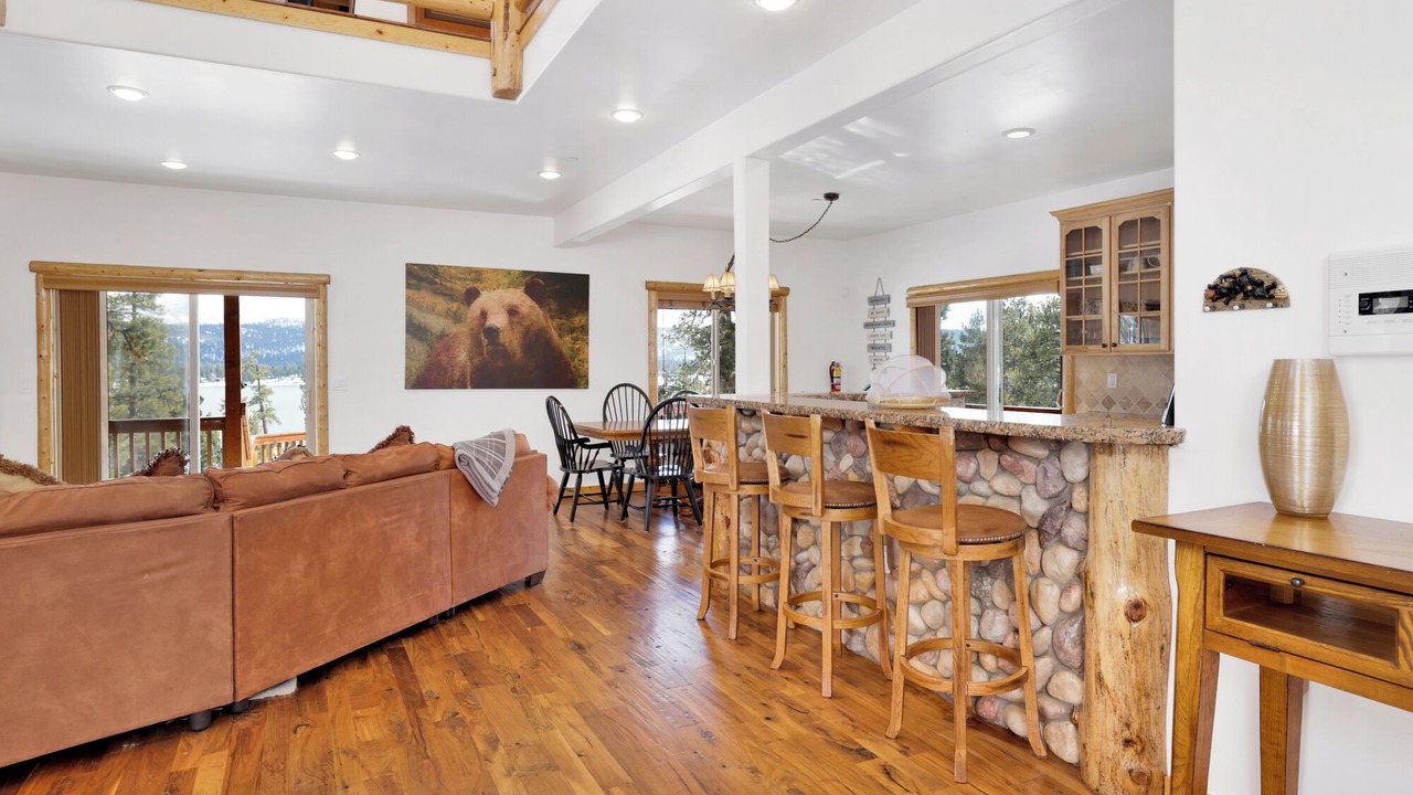 Photo of Livingroom in Fawnskin