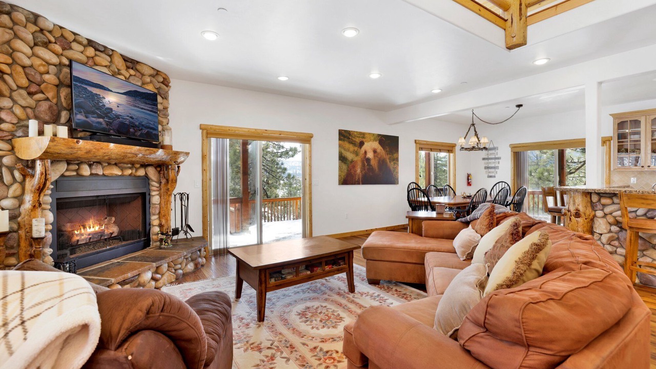 Photo of Livingroom in Fawnskin