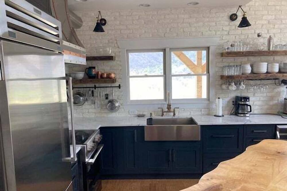 Photo of Kitchen in Laurel Ridge