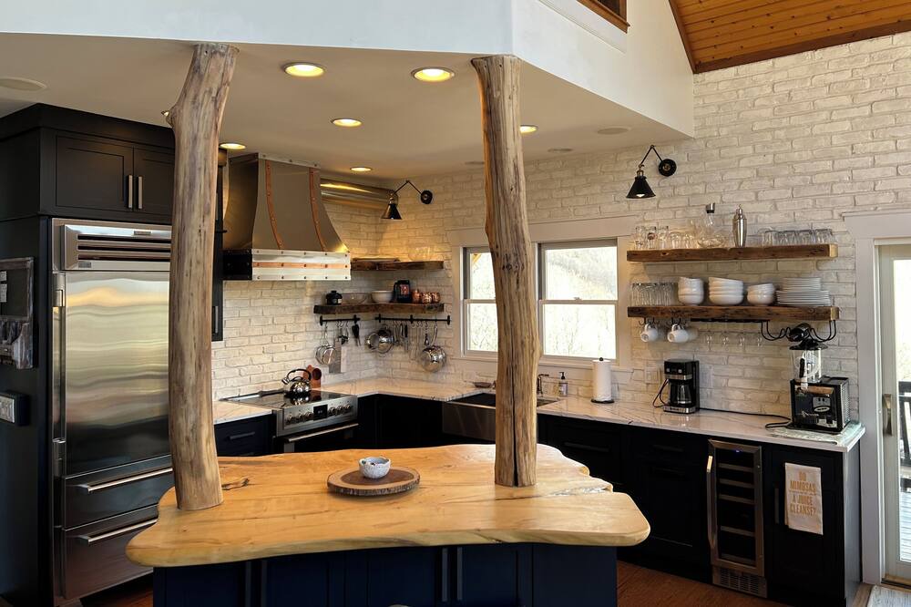 Photo of Kitchen in Laurel Ridge