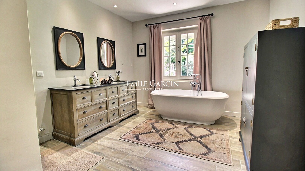 Photo of Others in Senas