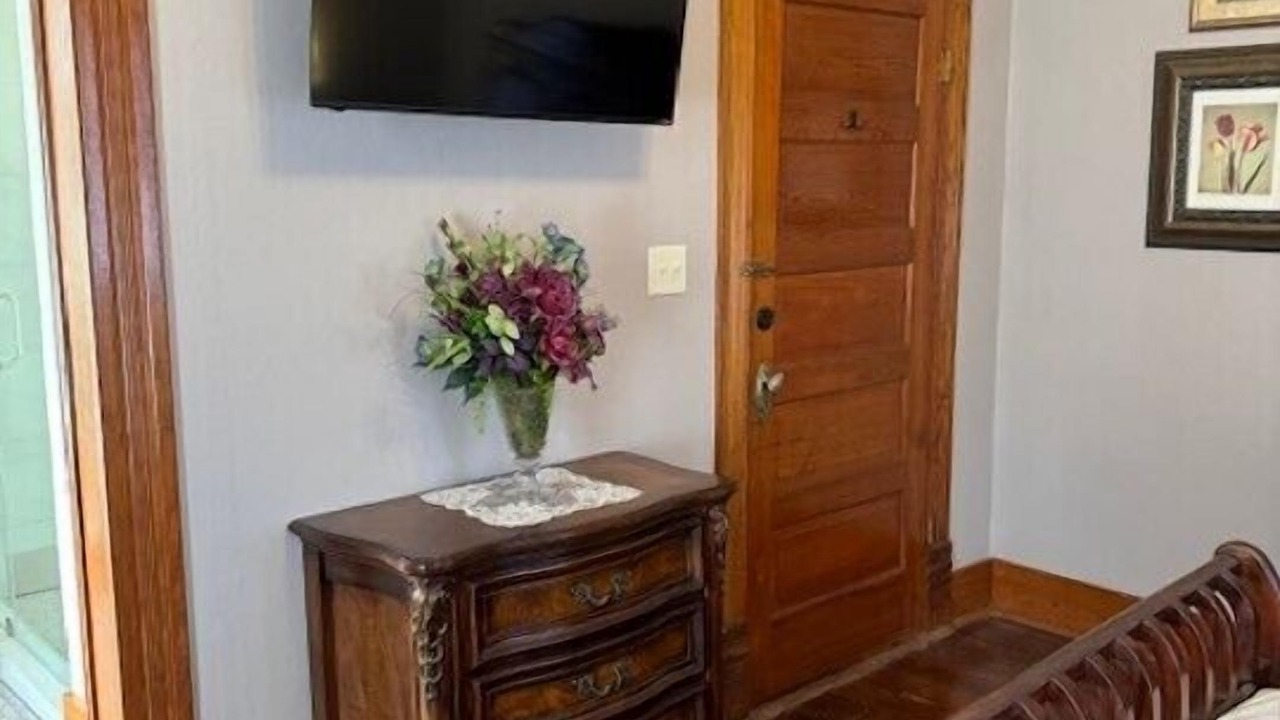 Photo of Bedroom in Madisonville