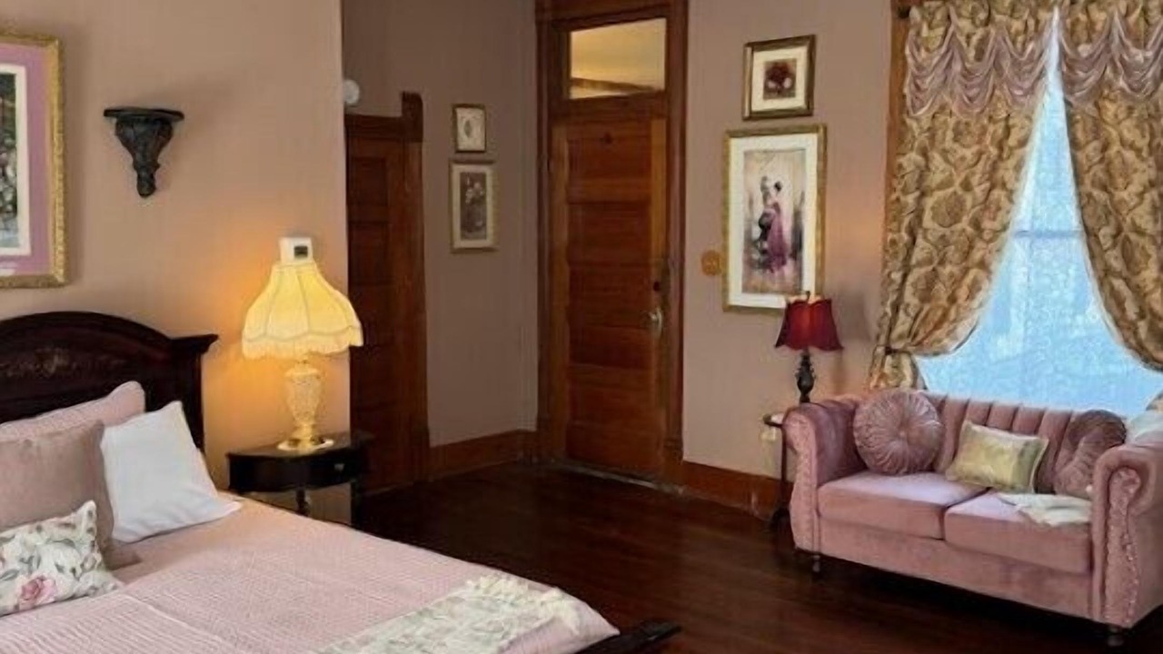 Photo of Bedroom in Madisonville