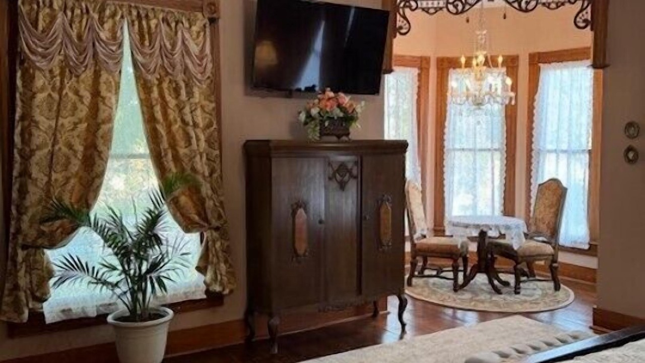 Photo of Bedroom in Madisonville