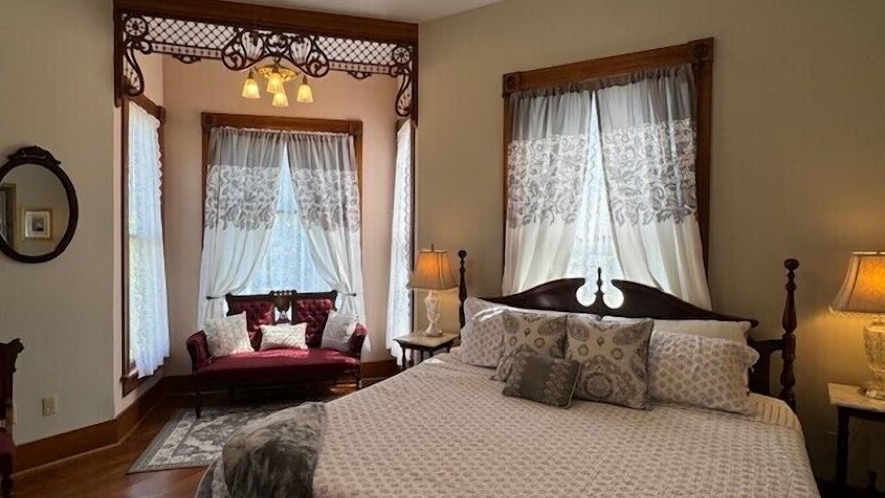 Photo of Bedroom in Madisonville