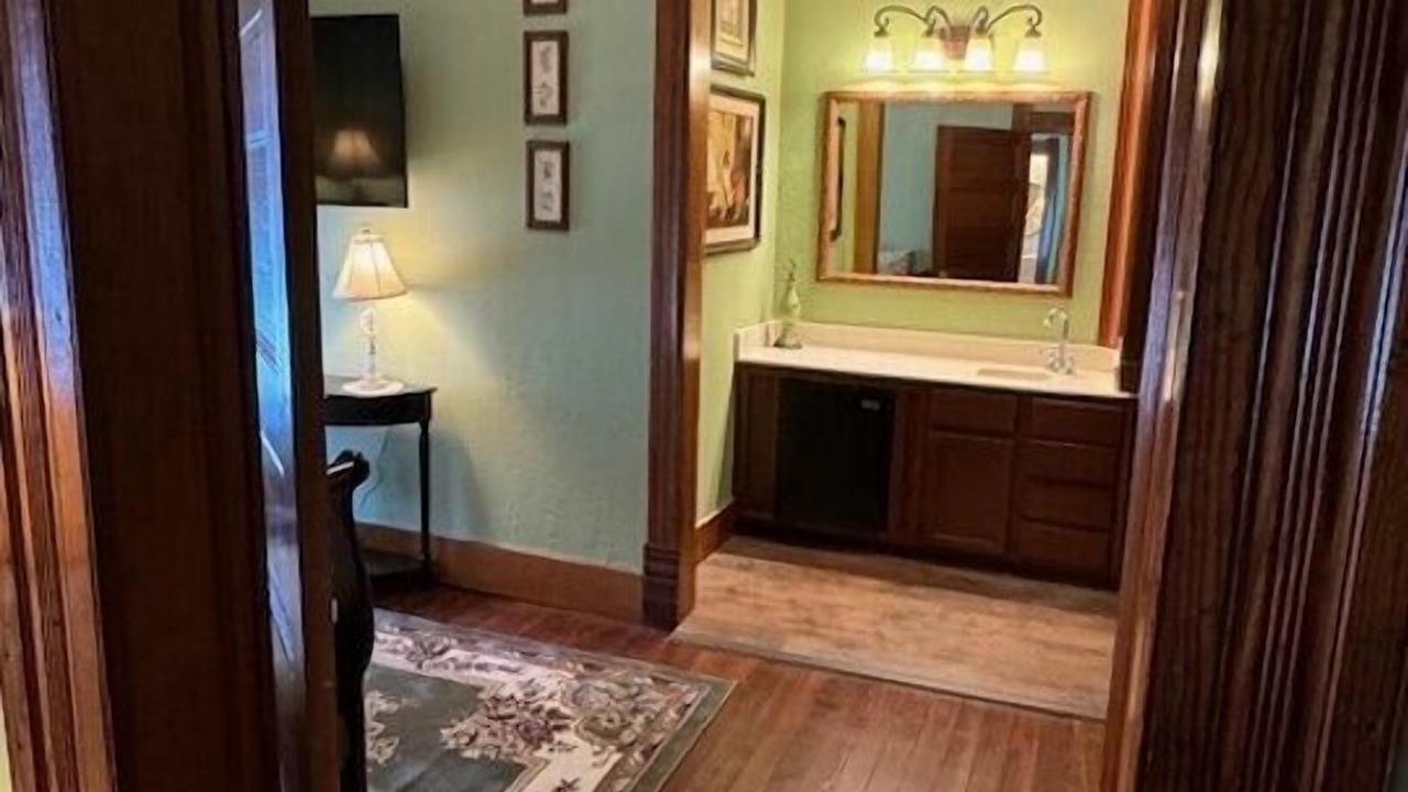 Photo of Bedroom in Madisonville