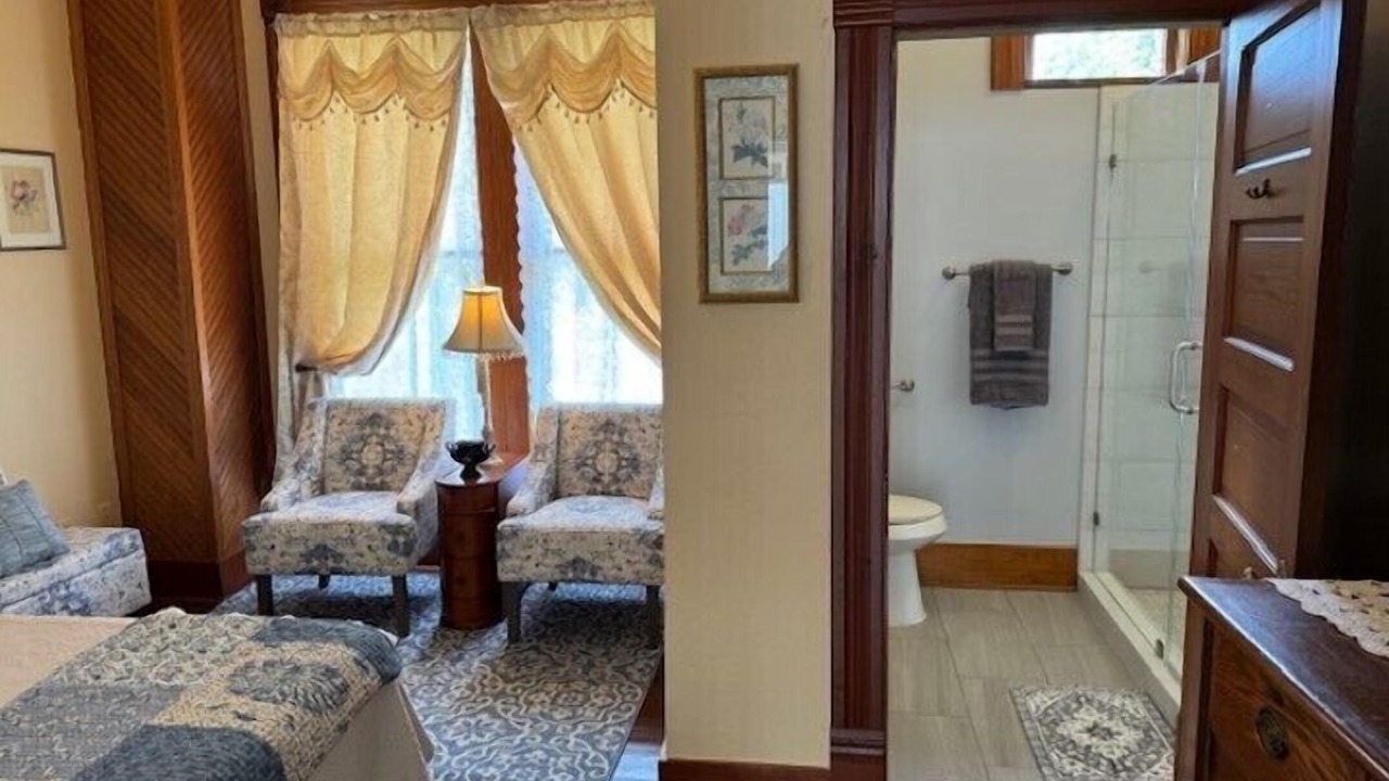 Photo of Bedroom in Madisonville