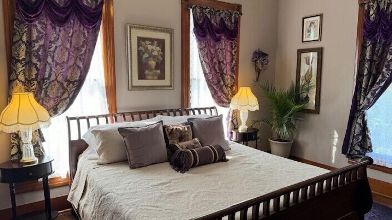 Photo of Bedroom in Madisonville