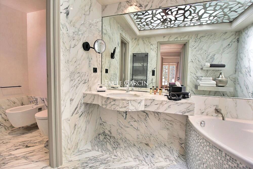 Photo of Others in Tourves