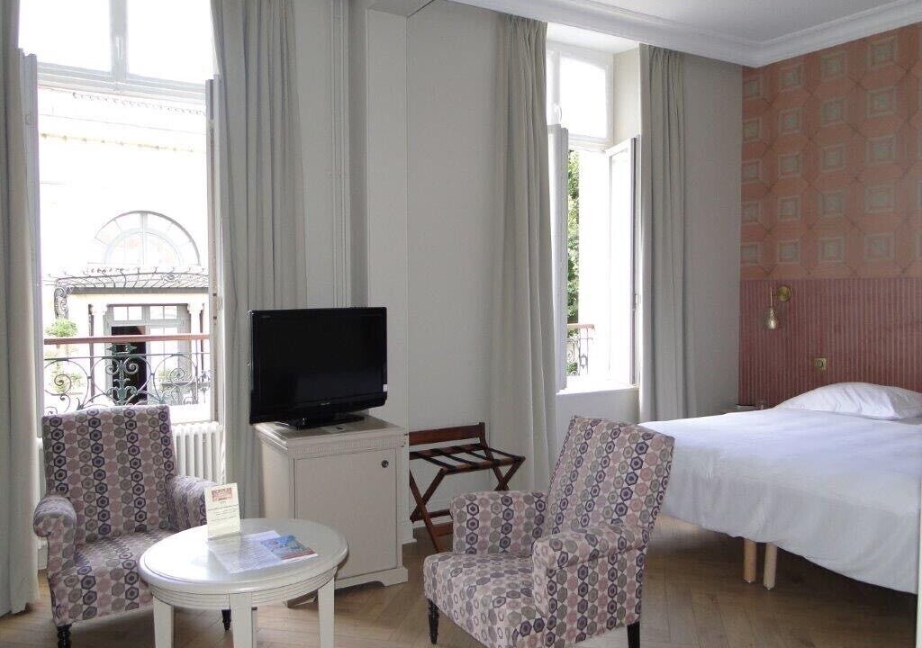 Photo of Bedroom in Ay