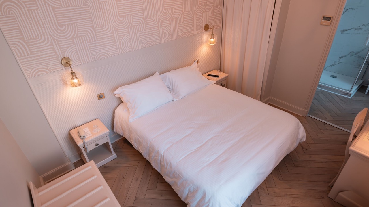 Photo of Bedroom in Ay