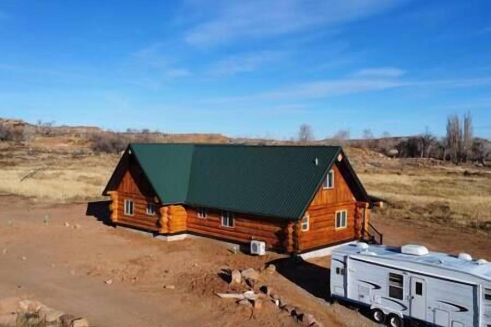 Photo of Outdoor in Gusher