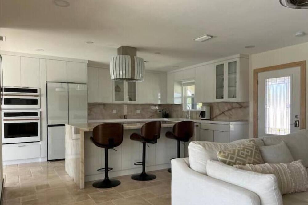 Photo of Livingroom in Edgewater