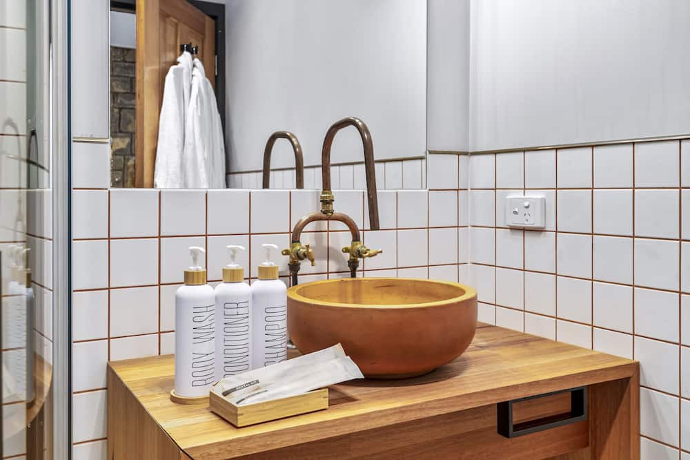 Photo of Others in Emerald