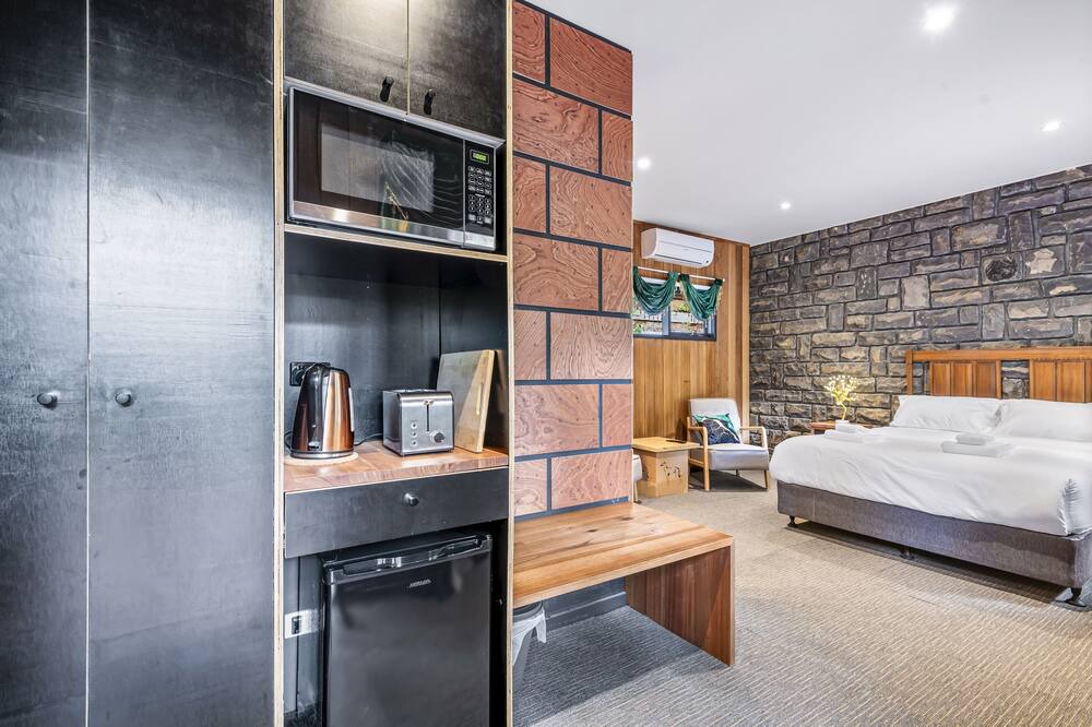 Photo of Others in Emerald