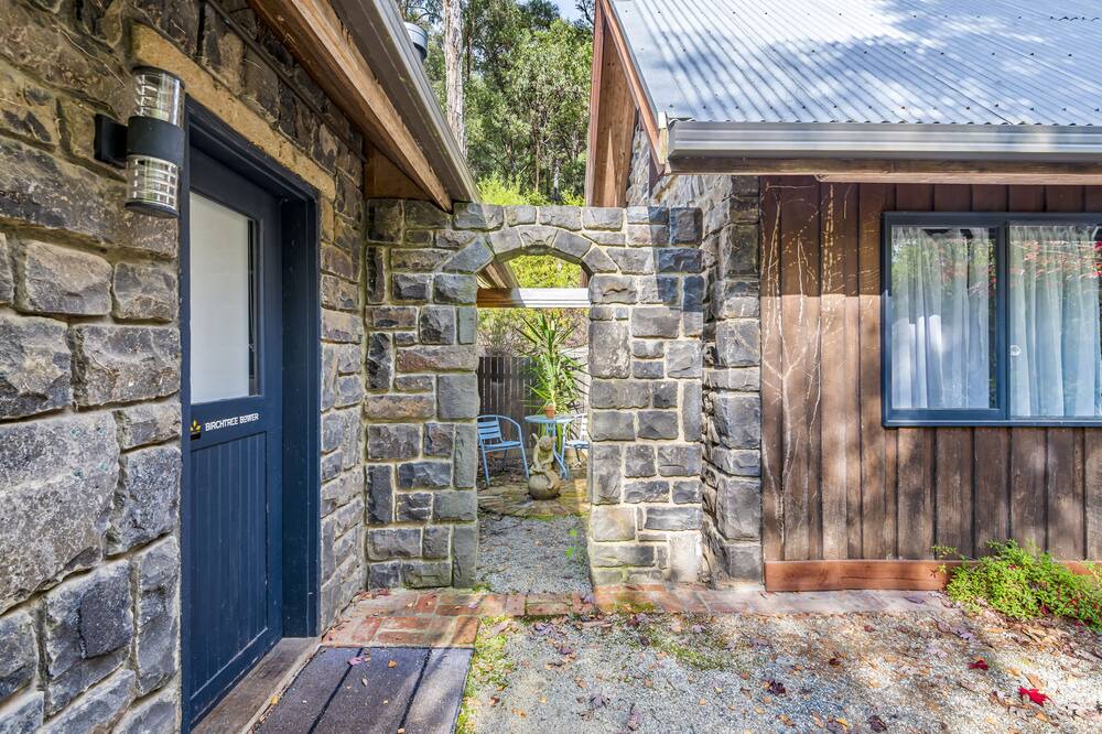 Photo of Others in Emerald