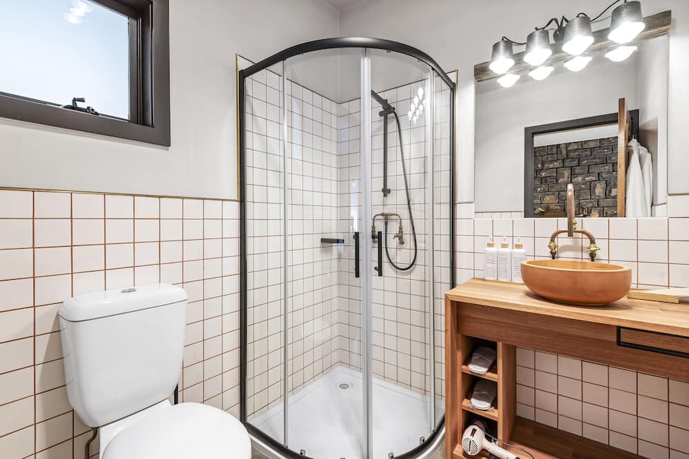 Photo of Others in Emerald