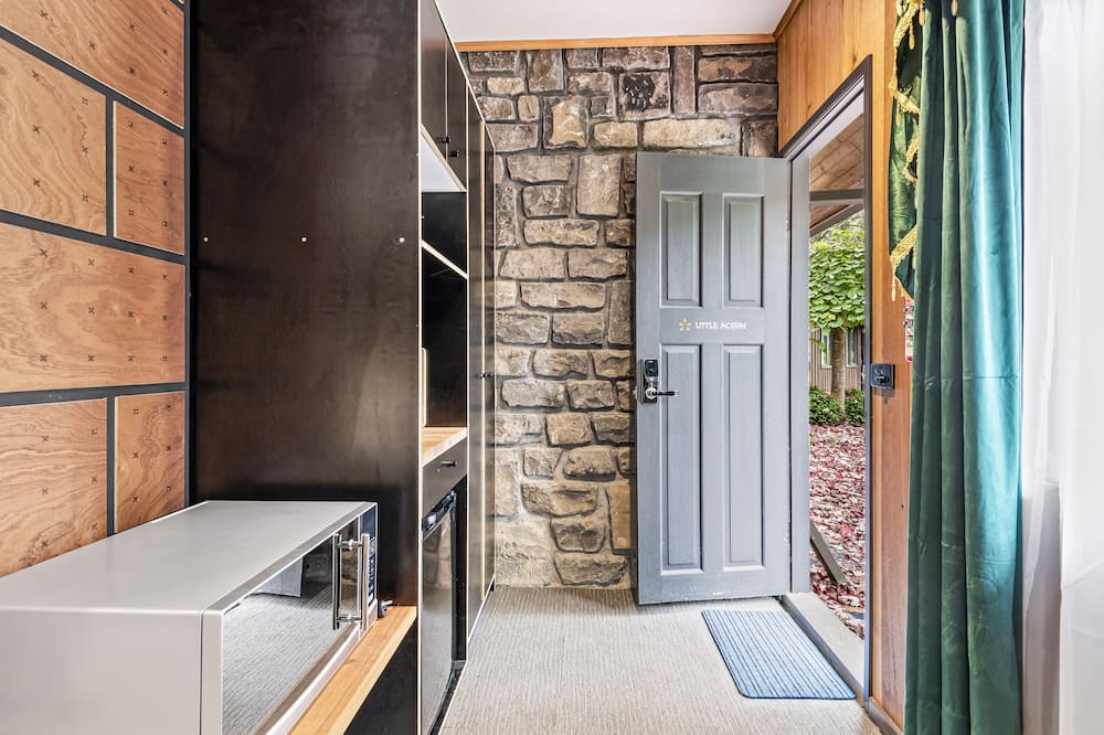 Photo of Others in Emerald