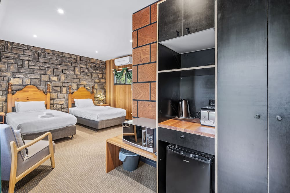 Photo of Others in Emerald