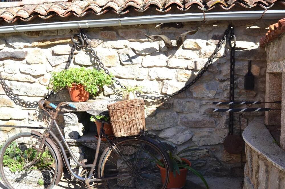 Photo of Outdoor in La Pola de Gordon