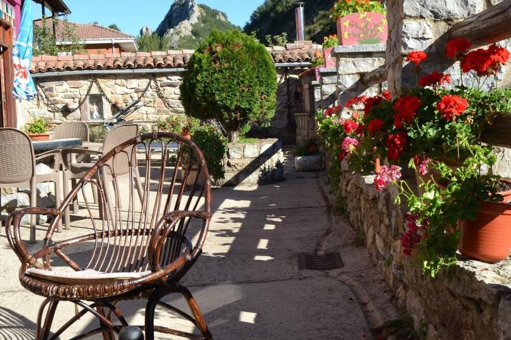 Photo of Outdoor in La Pola de Gordon