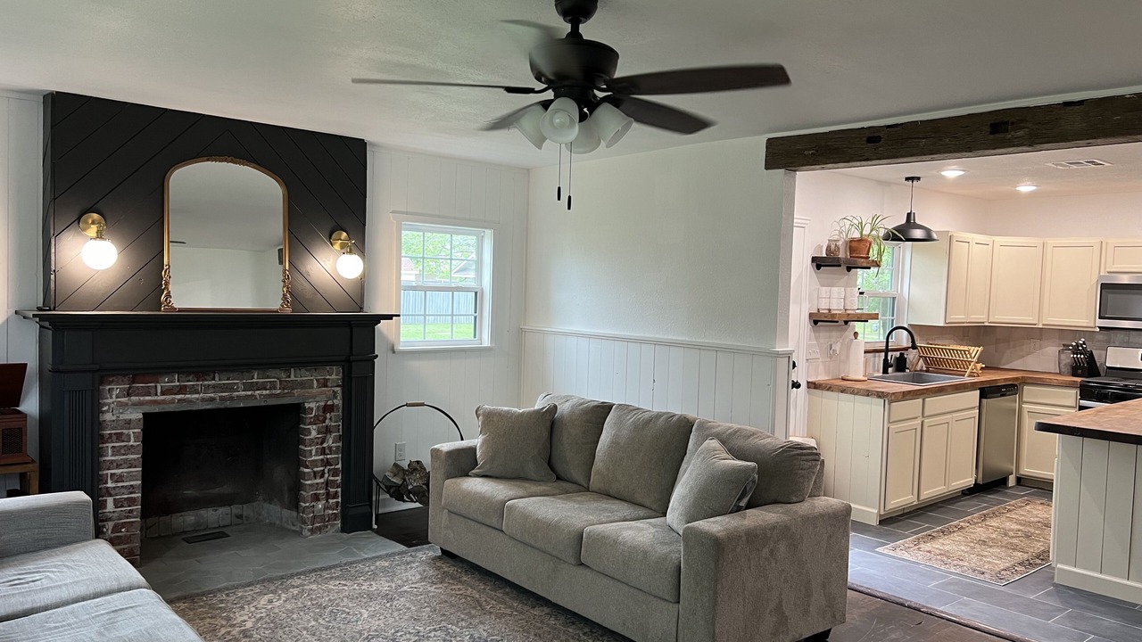 Photo of Livingroom in Pryor