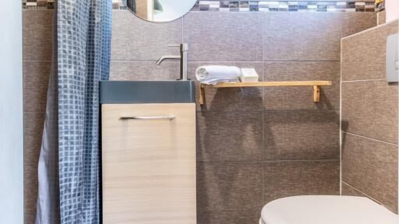 Photo of Bathroom in Laschamps