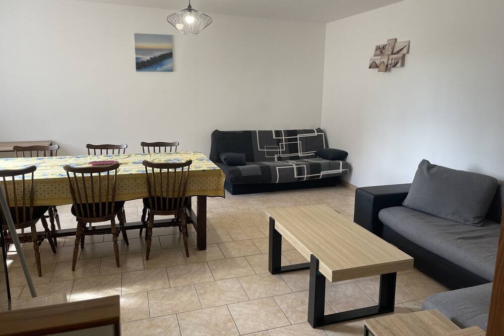 Photo of Others in Grauves