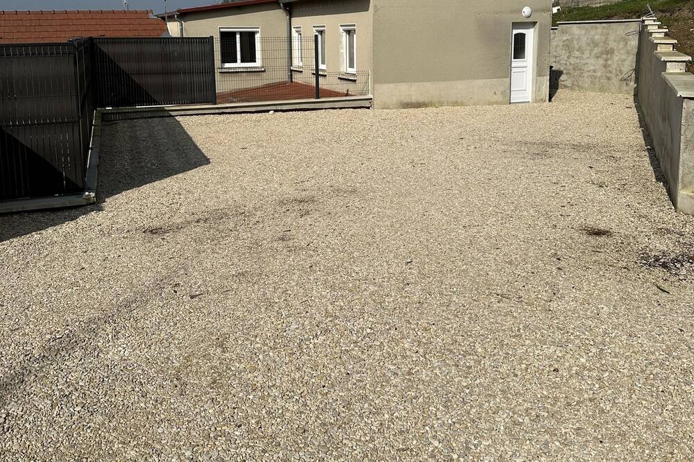 Photo of Others in Grauves