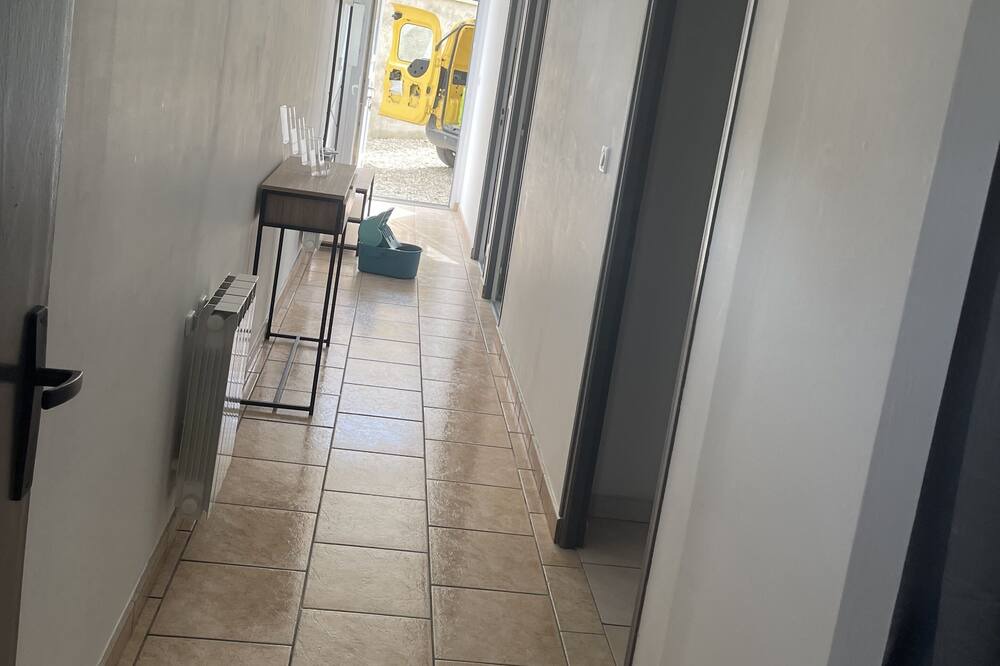 Photo of Others in Grauves