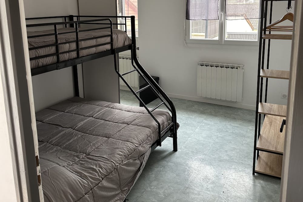 Photo of Others in Grauves