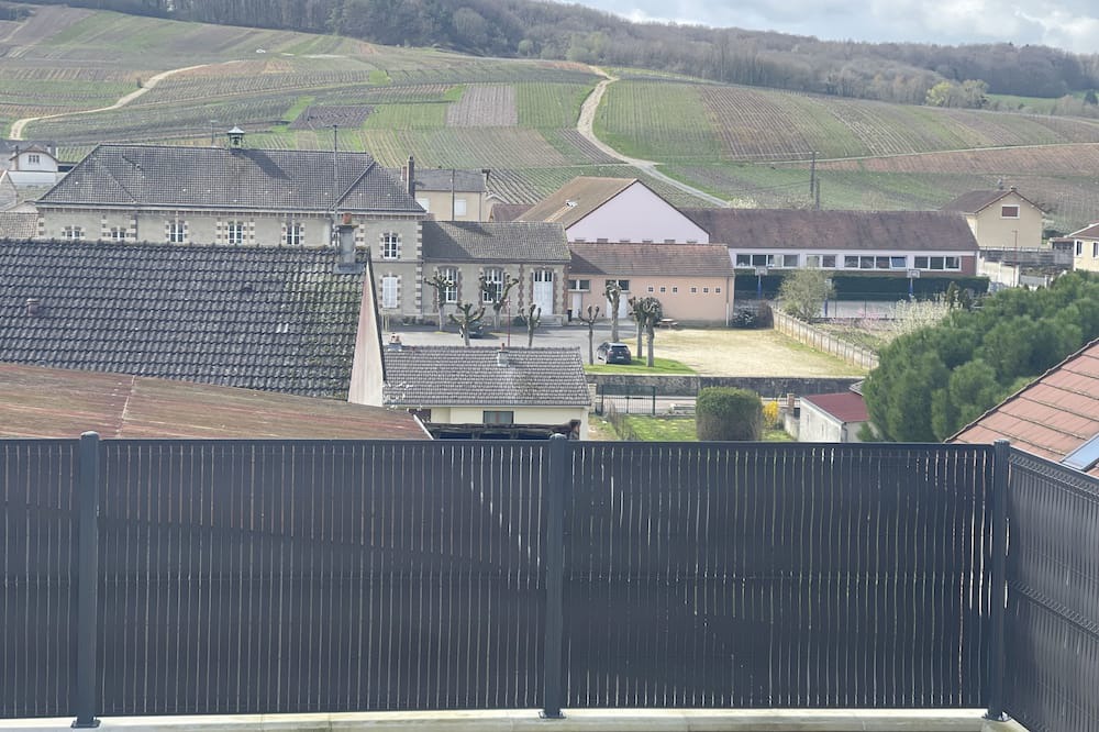 Photo of Others in Grauves