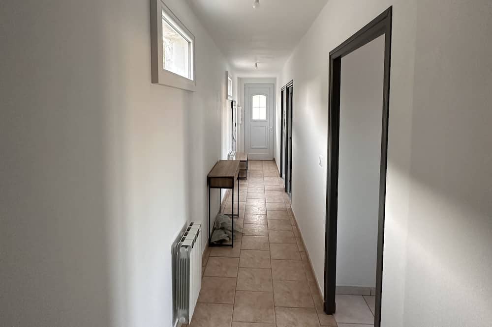 Photo of Others in Grauves