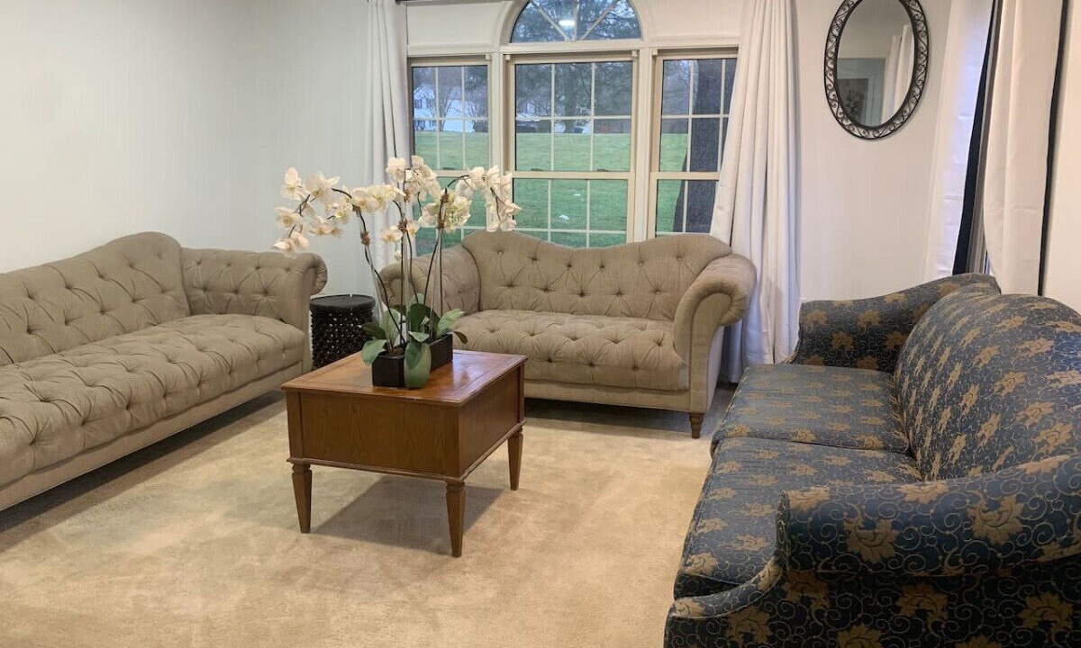 Photo of Livingroom in North Laurel