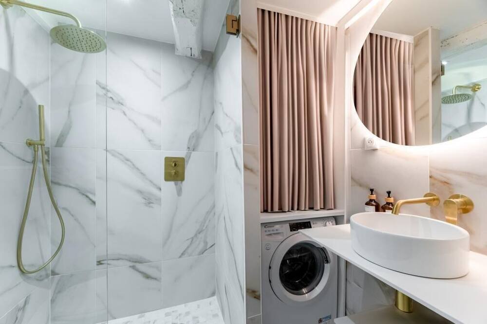 Photo of Bathroom in Rouen City Centre