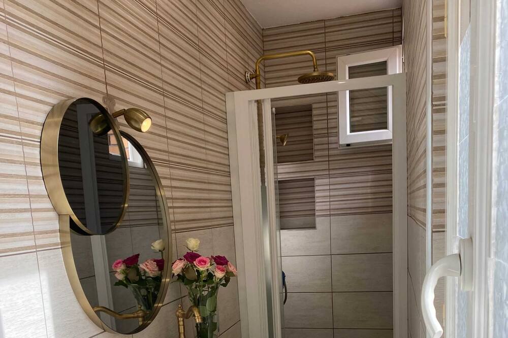 Photo of Bathroom in Issy-les-Moulineaux