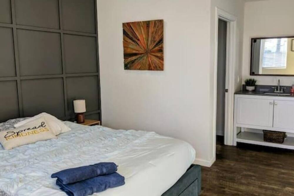 Photo of Bedroom in Winslow