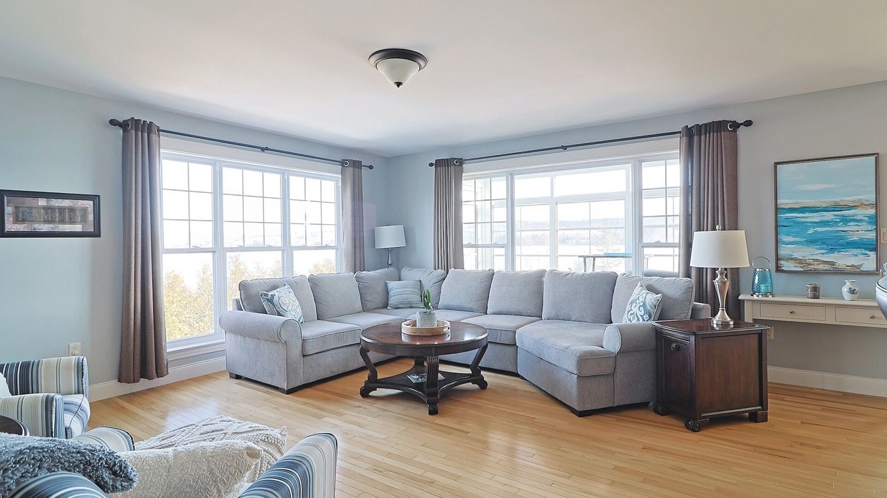 Photo of Livingroom in Queensbury