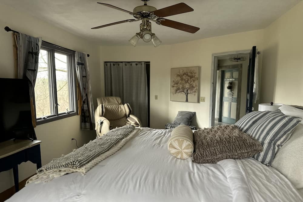 Photo of Bedroom in Boston Heights