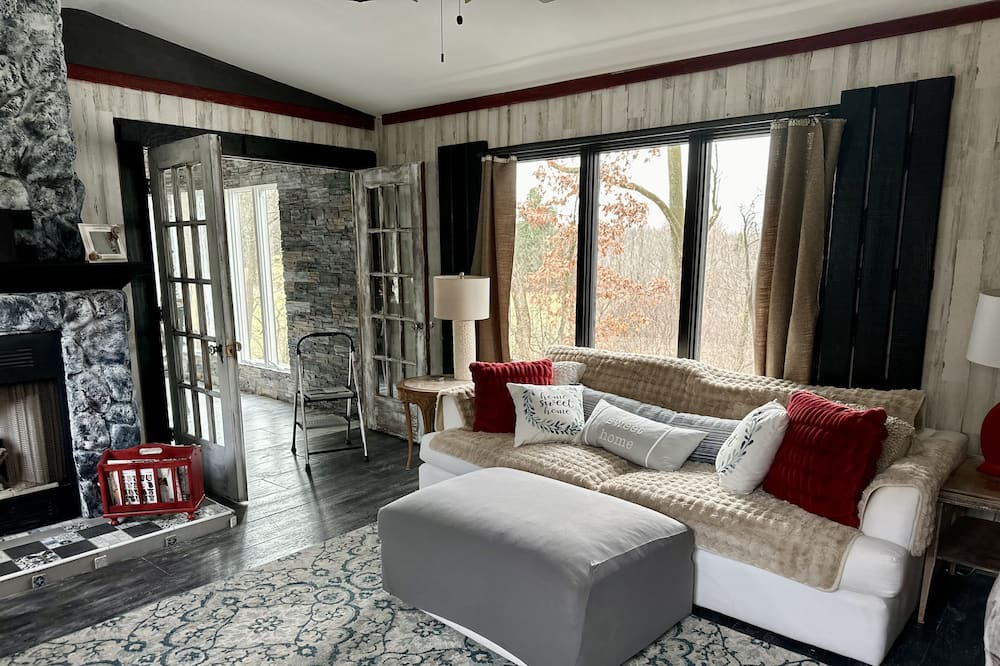 Photo of Livingroom in Boston Heights