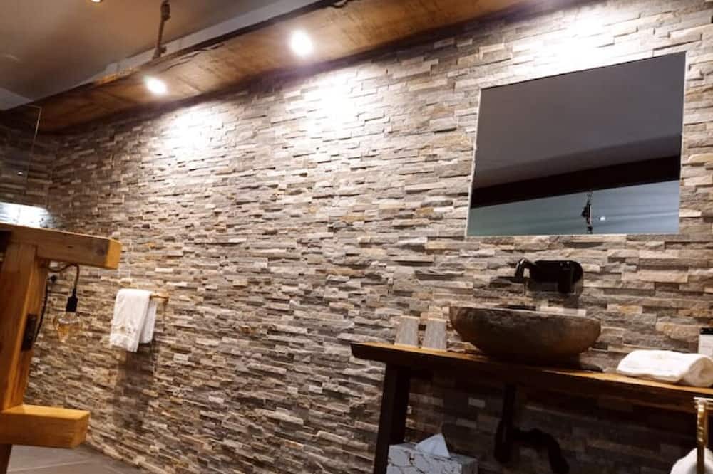 Photo of Bathroom in Jouy