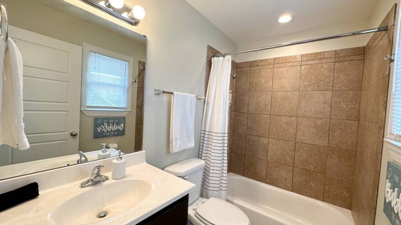 Photo of Bathroom in MLK University